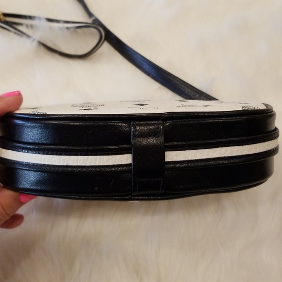 💖HOST PICK💖 Vintage MCM Crossbody Handbag - Picture 5 of 8